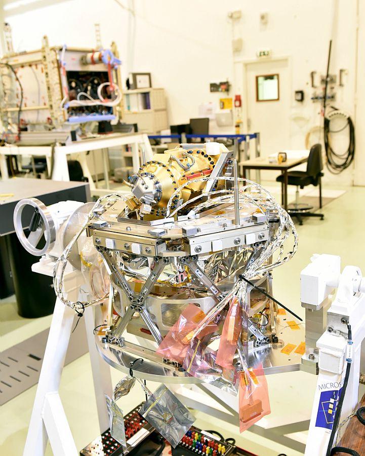 Le Bloc Charge Utile (BCU) en cours d’intégration au CNES Le Bloc Charge Utile (BCU) en cours d’intégration au CNES