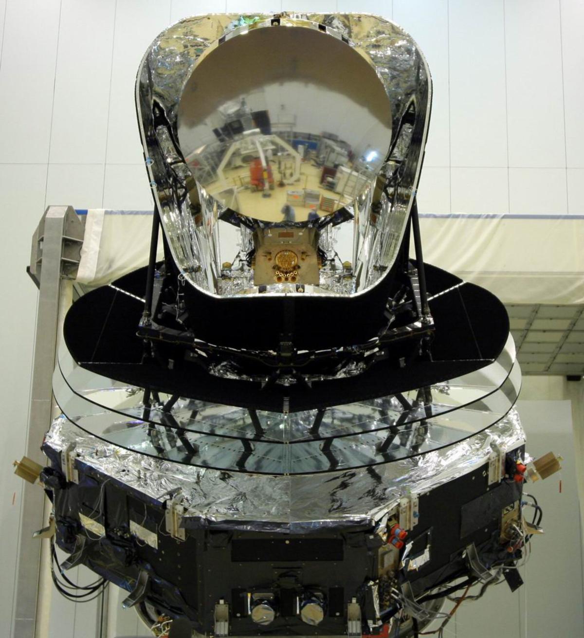 Le satellite Planck en cours d’intégration Le satellite Planck en cours d’intégration