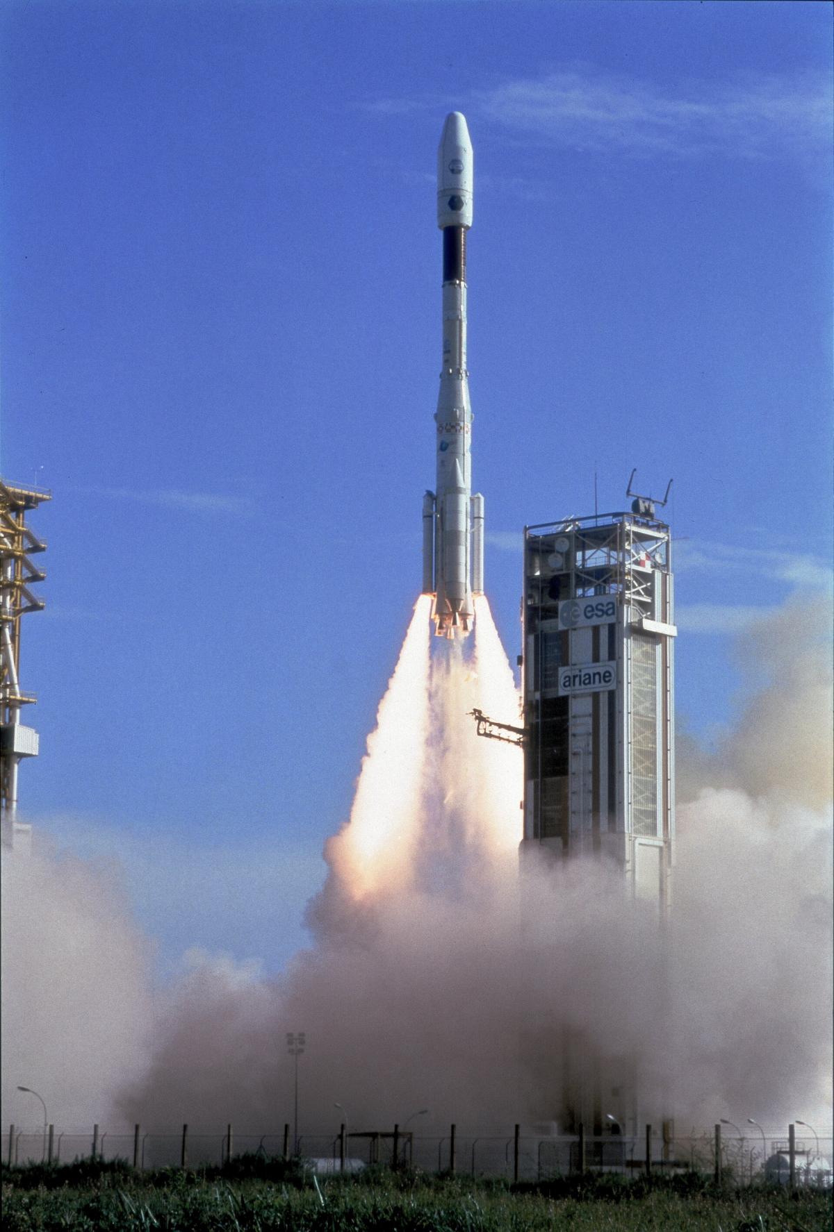 Premier lancement d’Ariane 4 le 15 juin 1988