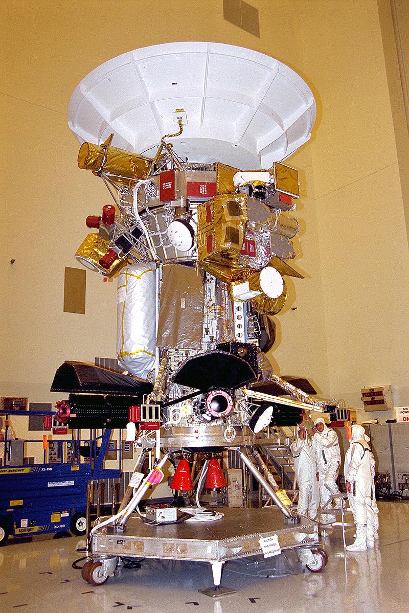 Orbiteur Cassini en cours d’assemblage au Jet Propulsion Laboratory de la NASA