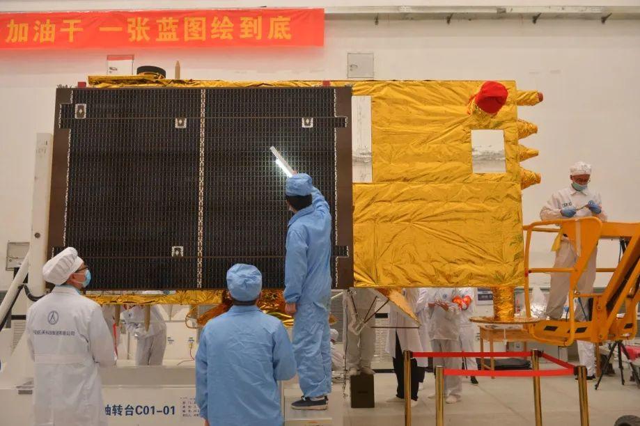 Le satellite HY-2C en cours de préparation