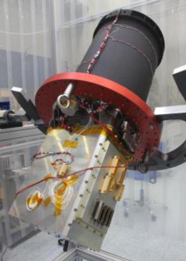 La caméra VSSC et le télescope du satellite Venµs en cours d’intégration