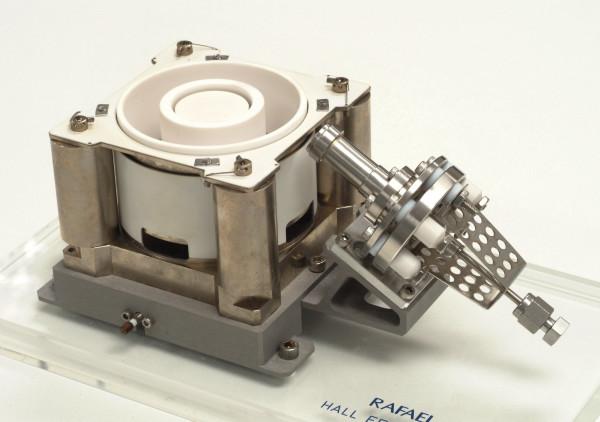 L’un des deux propulseurs HET-300