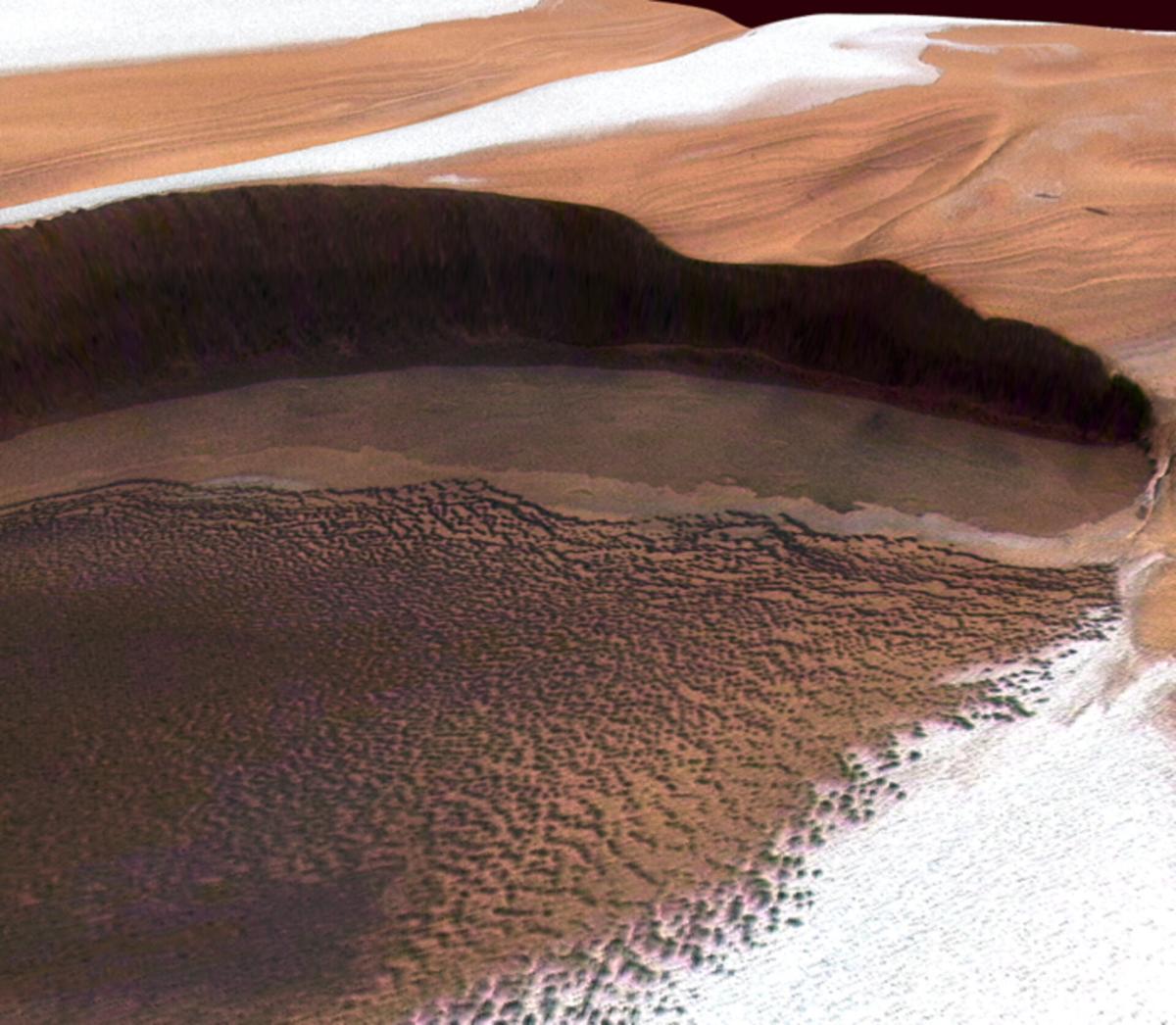 Vue rapprochée de la calotte glaciaire au pôle Nord martien