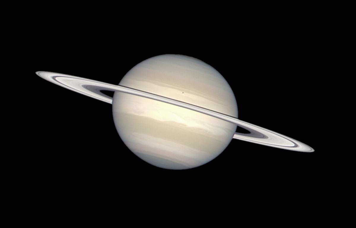 Planète Saturne photographiée par le télescope spatial Hubble