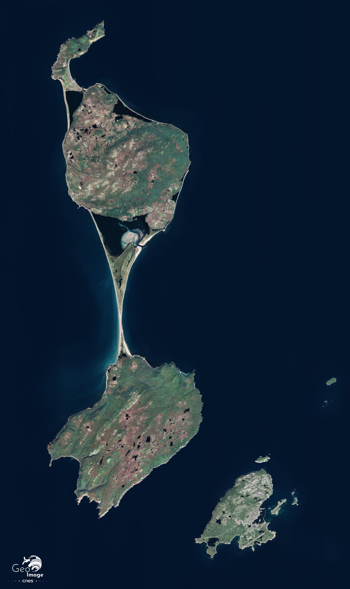image satellite de Saint-Pierre-et-Miquelon, archipel français au sud de l'île canadienne de Terre-Neuve