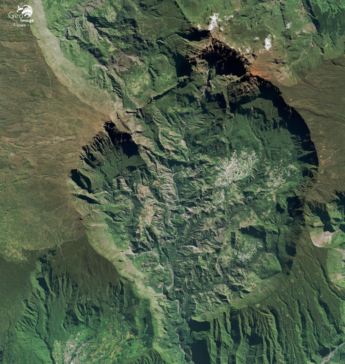 Image satellite du cirque de Cilaos, caldeira située au centre de l'île de la Réunion