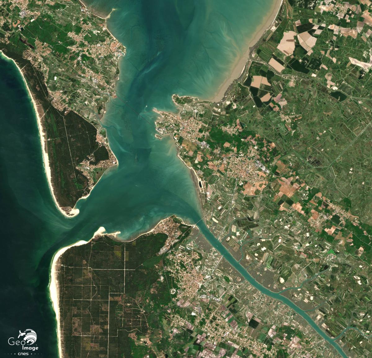 Image satellite du bassin de Marennes-Oléron, entre les estuaires de la Charente et de la Gironde