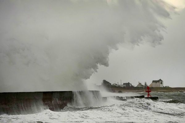 La pointe du Finistère balayée par une tempête