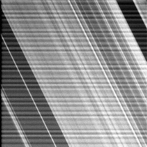Une des premières images reçues de la sonde CASSINI-HUYGENS le 1er juillet. Crédits : NASA/JPL