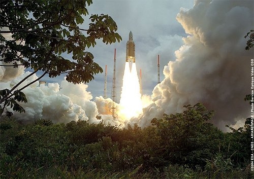 Lancement d&#039;Ariane vol 165. Crédits : ESA/CNES/Arianespace
