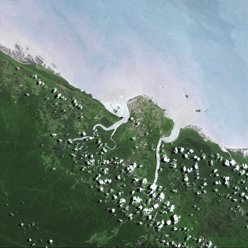 Cayenne en Guyane française, vue par Spot 5. Crédits : CNES/Distribution Spot Image/2003