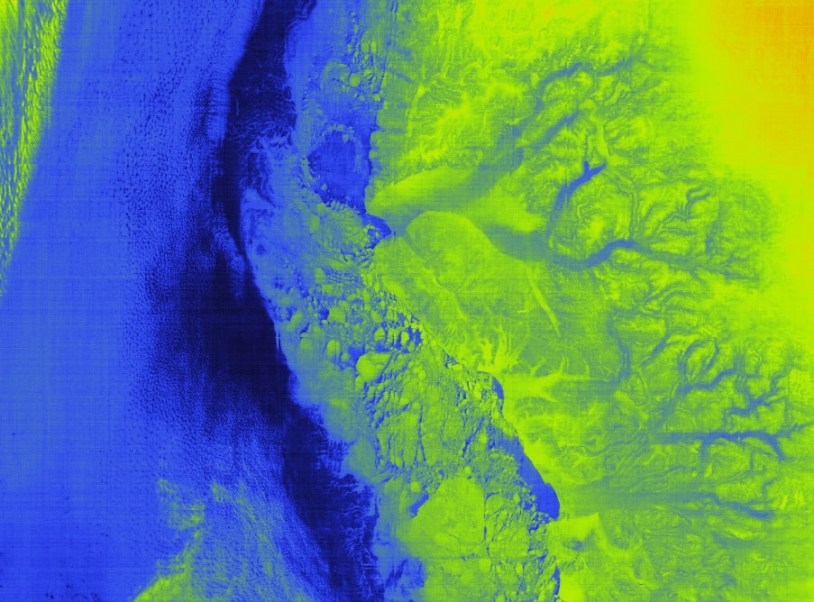 Infrared image of Greenland, showing glaciers and pack ice. In blue: the ocean and part of the glaciers (right). In green: pack ice and landmasses.