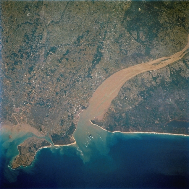 Estuaire de la Gironde. Jason-2 aura une meilleure vision des lacs, fleuves et zones côtières. Crédits : CNES