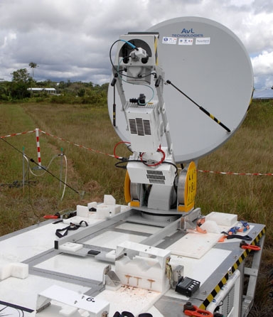 Antenne parabolique du PSMA. Crédits : Activité Optique Vidéo du CNES/CSG.