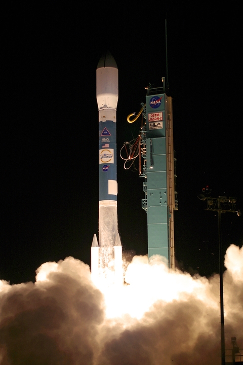 Jason-2 climbs into orbit atop a Delta II launcher on 20 June 2008. Credits: NASA.