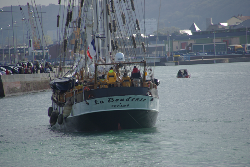Arrivée de la Boudeuse dans le port de Fécamp dimanche 18 octobre. Crédits : CNES/J. Watelet.