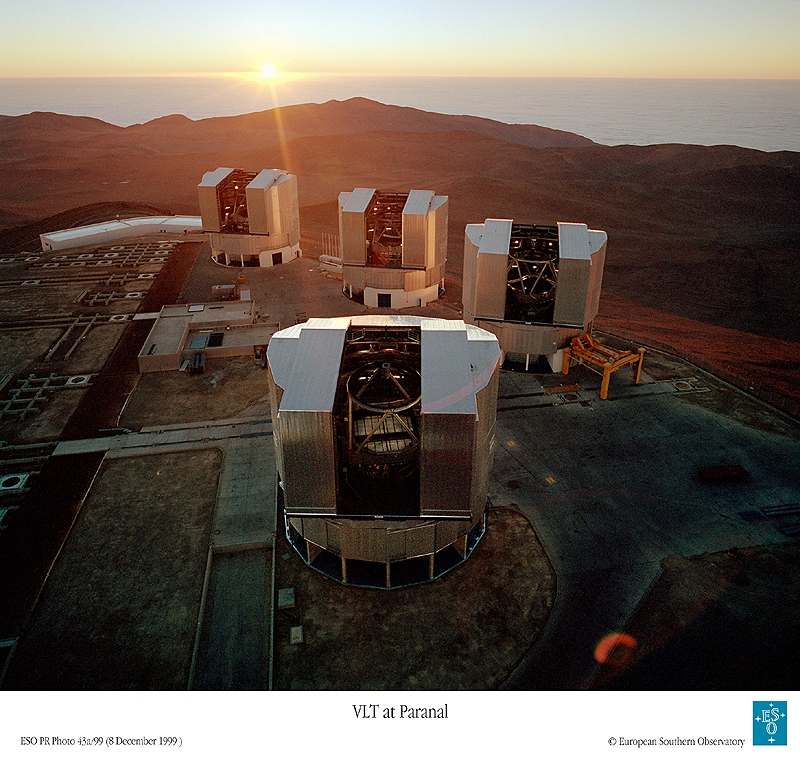 Le Très Grand Télescope de l&#039;ESO, au Chili, est constitué de 4 unités avec chacune un miroir de 8,2 m. Crédits : ESO.