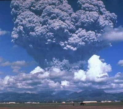 Eruption du Pinatubo aux Philippines en 1991. Crédits : CNRS.