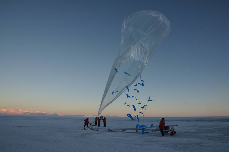 Launch of a superpressure stratospheric balloon, part of the Concordiasi 2010 campaign. Credits: CNES/P. Cocquerez.