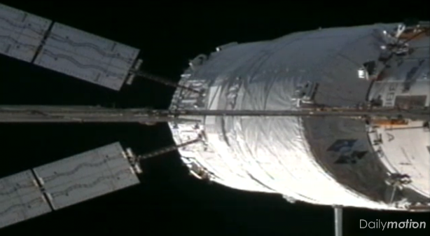 A 17h11 (heure de Paris) le cargo est devenu officiellement un module provisoire de l&#039;ISS. Crédits : ESA/NASA.