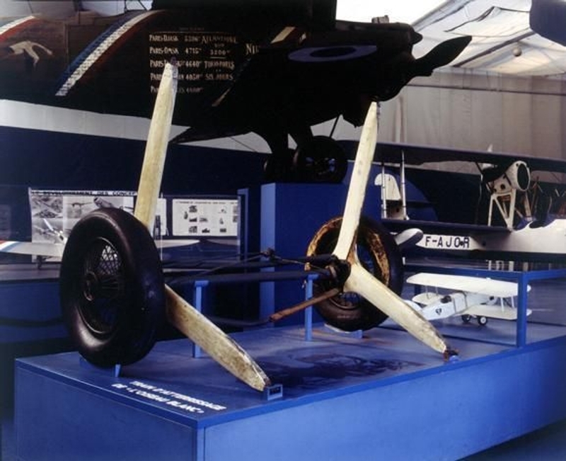 Le train d&#039;atterrissage de l&#039;Oiseau Blanc, largué après le décollage, est exposé au musée de l&#039;Air et de l&#039;Espace du Bourget. Crédits : Association La recherche de l&#039;Oiseau Blanc.