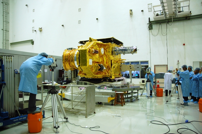 Fin de la préparation du satellite sur la base de lancement de Sriharikota, en Inde. Crédits : ISRO.