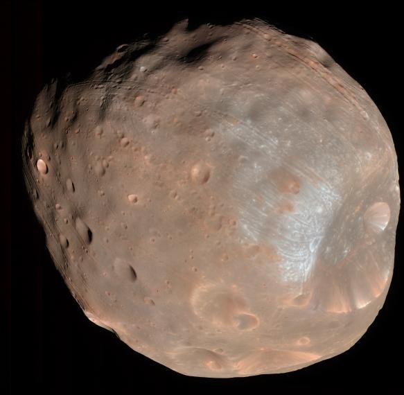 Image de Phobos prise par la sonde américaine MRO en 2008. Crédits : University of Arizona/HiRise-LPL. 