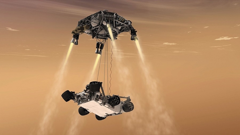 Phase finale de la descente de Curiosity vers le sol martien. Crédits : NASA/JPL-Caltech.