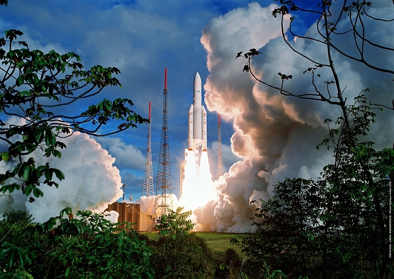 Décollage du lanceur Ariane 5 ECA, vol 196 le 4 août 2010 depuis le Centre spatial guyanais. Le lanceur a placé en orbite les satellites Nilesat 201 et Rascom QAF 1R. Crédits : CNES/ESA/Arianespace/Optique Vidéo CSG/JM Guillon, 2010. 
