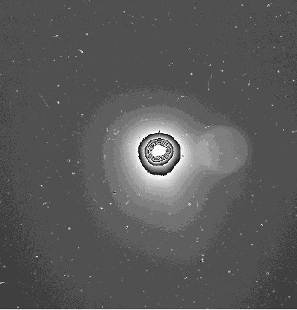 La caméra à grand champ OSIRIS-WAC a été utilisée le 25 juillet pour prendre une image de 330 secondes qui révèle la chevelure de 67P autour du noyau.