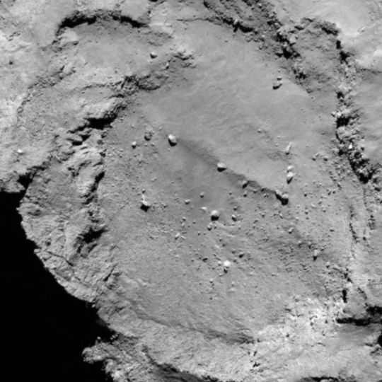La zone B est située sur le petit lobe du noyau de 67P. Crédits : ESA/Rosetta/MPS for OSIRIS Team MPS/UPD/LAM/IAA/SSO/INTA/UPM/DASP/IDA.