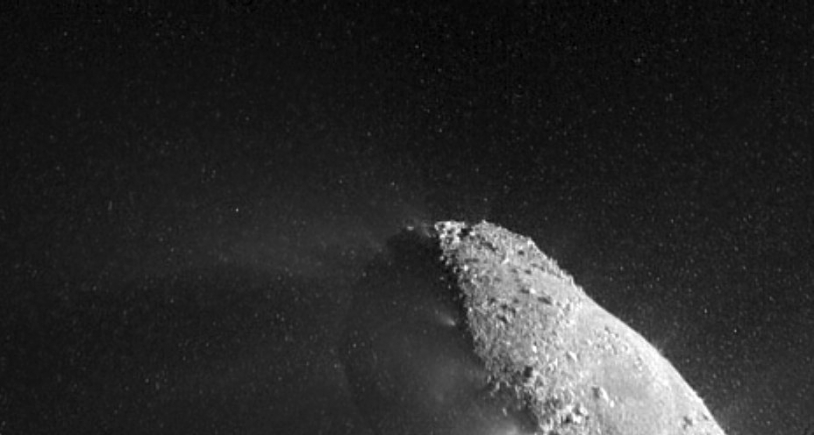 Le noyau de la comète 103P Hartley 2 photographié le 4 novembre 2010 lors de la mission EPOXI (NASA). Crédits : NASA/JPL_Caltech/UMD.