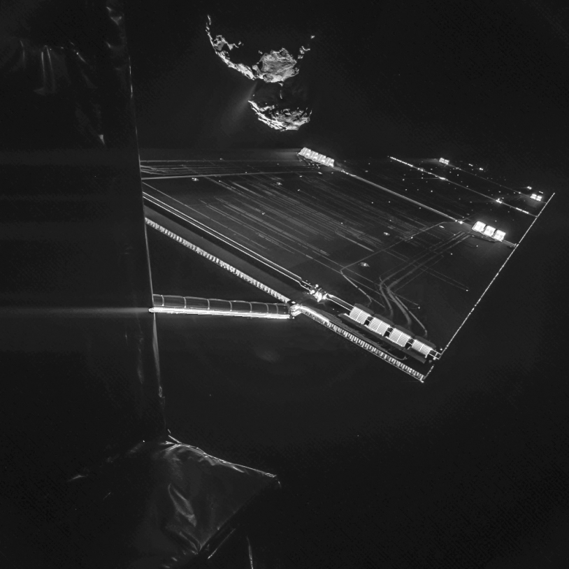 Autoportrait de Rosetta à près de 16 km de la surface du noyau de 67P/Churyumov-Gerasimenko. Crédits : ESA/Rosetta/Philae/CIVA.