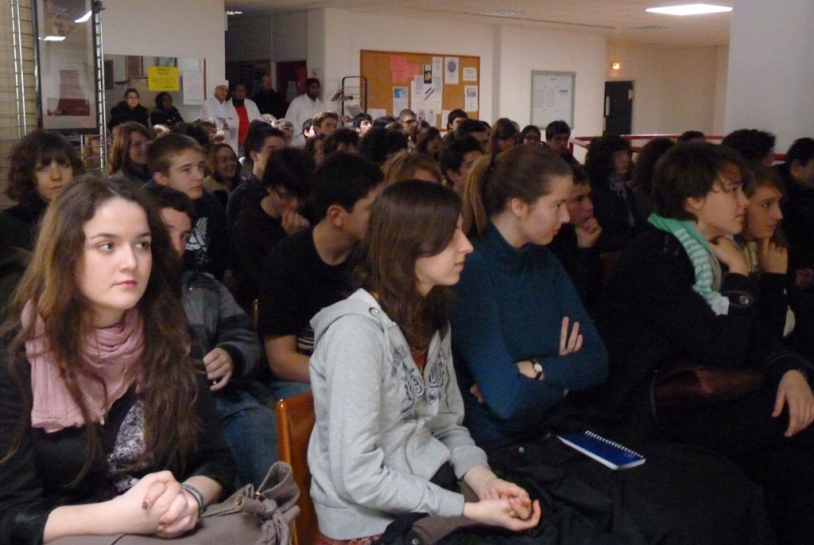 Les participant du lycée Descartes de Montigny. Crédits : CNES.