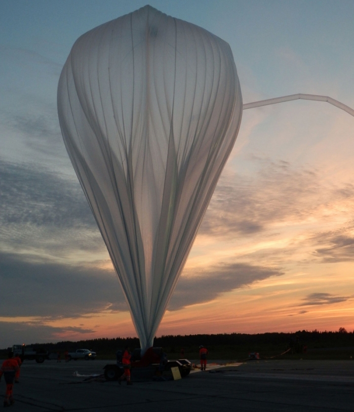 Lâcher d&#039;un ballon stratospérique ouvert par le CNES depuis la base de Timmins au Canada en 2013. Crédits : CNES/V. Dubourg.