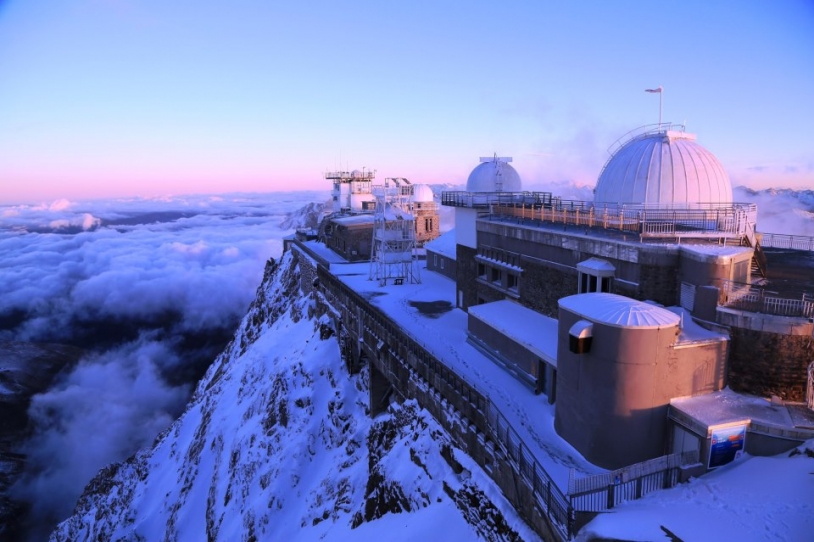 Observatoire du Pic du Midi dans les Hautes-Pyrénées, à 2877 m d&#039;altitude. Crédits : Pic du Midi.