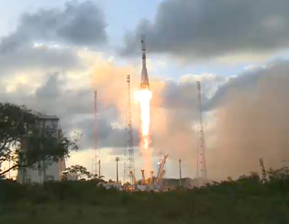 La fusée Soyouz a décollé le 3 avril 2014 depuis le Centre spatial guyanais à 23h02 (Paris) avec à bord le satellite Sentinelle-1A. Crédits : ESA/CNES/Arianespace/Optique vidéo du CSG.