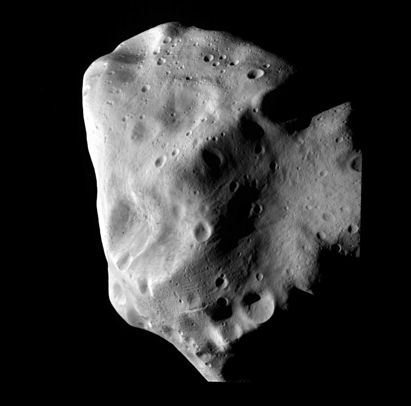 L’astéroïde Lutetia photographié par RosettaEn chemin, Rosetta a rendu visite aux astéroïde Steins, le 5 septembre 2008 et Lutetia, le 10 juillet 2010. Plus de 400 photos ont été prises. Crédits : ESA.